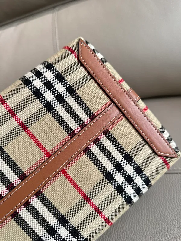 All categories Burberry women's bags (Burberry) Burberry 8411