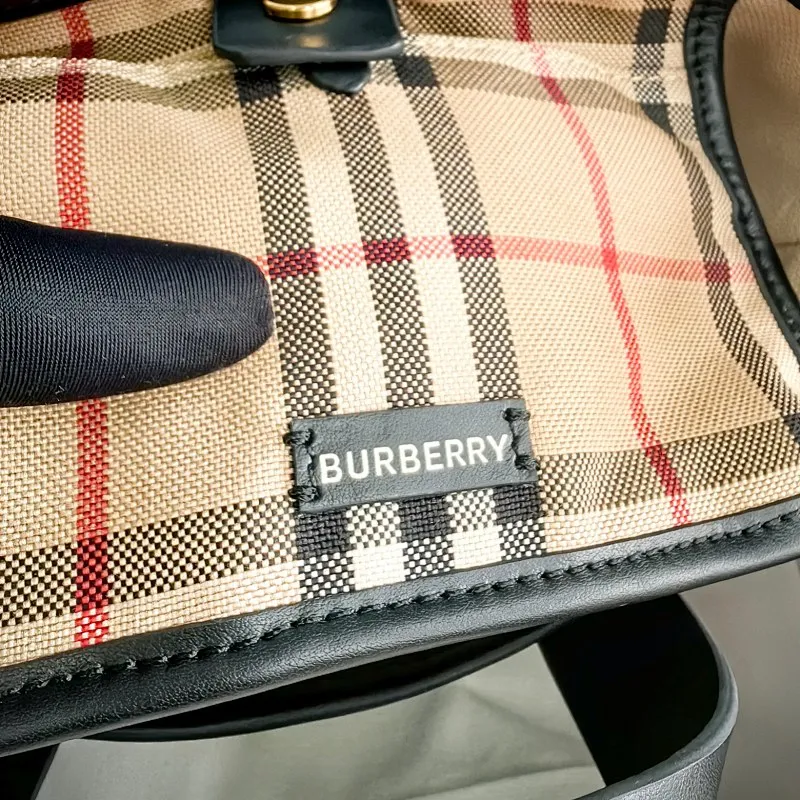 All categories Burberry women's bags (Burberry) Burberry 2422