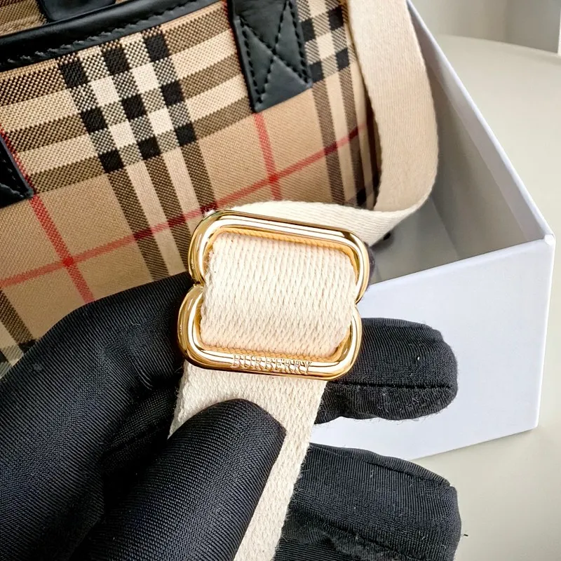 All categories Burberry women's bags (Burberry) Burberry 2422