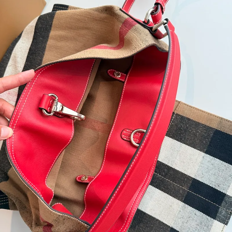 All Categories Official Website "Brand Women's Bags" Women's Bags 💙 Burberry 2025 New Burberry Crossbody Bag