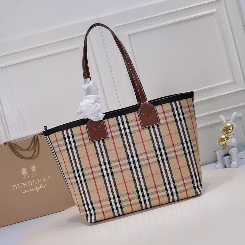 All categories Burberry women's bags (Burberry) Burberry 8379
