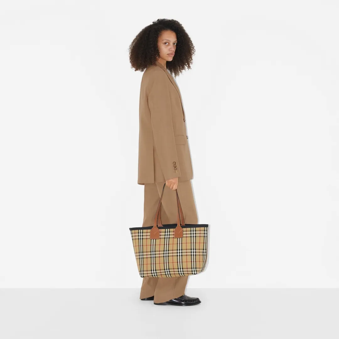 All categories Burberry women's bags (Burberry) Burberry 8379