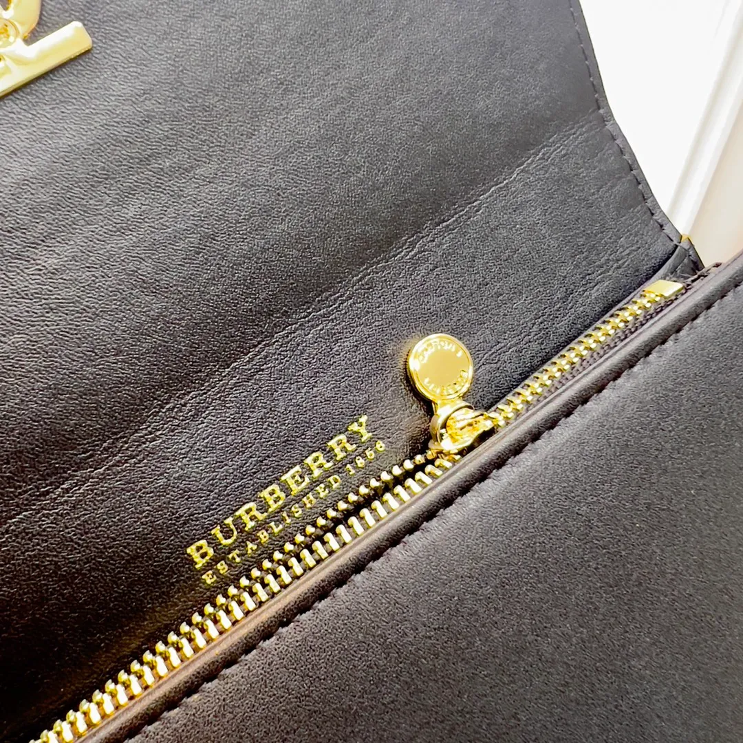 p190📯📯📯[Burberry•Burberry] original product🇮🇹~~🎉👉Slim long wallet, made of plain calfskin with vintage splicing design, equipped with multiple card slots; the snap buckle is engraved with the new brand logo. Gold hardware accessories, 👍counter quality, fine workmanship 💋Real shot📷, 🆔🆔1187 black, size 19.5cm*3cm*10cm*.