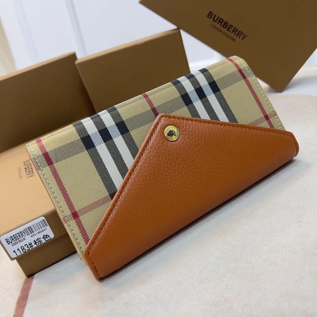 p190📯📯📯[Burberry•Burberry] original product🇮🇹~~🎉👉Slim long wallet, newly made of vintage vintage plaid and grained leather, with multiple card slots; the snap buckle is engraved with the new brand logo. Gold hardware accessories, 👍counter quality, fine workmanship 💋Real shot📷, 🆔🆔1183 brown, black size 19.5cm*3cm*10cm*.