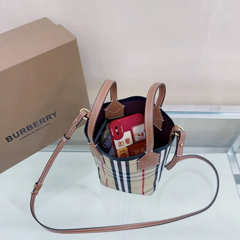 All categories Burberry women's bags (Burberry) Burberry 1211
