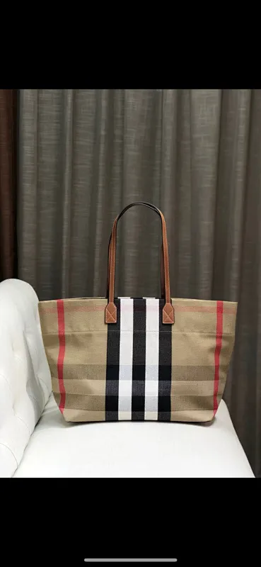 All categories Burberry women's bags (Burberry) Burberry 8820