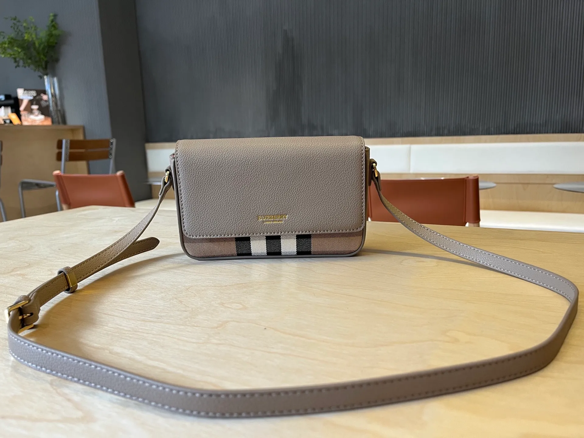 All categories Burberry women's bags (Burberry) Burberry 6606