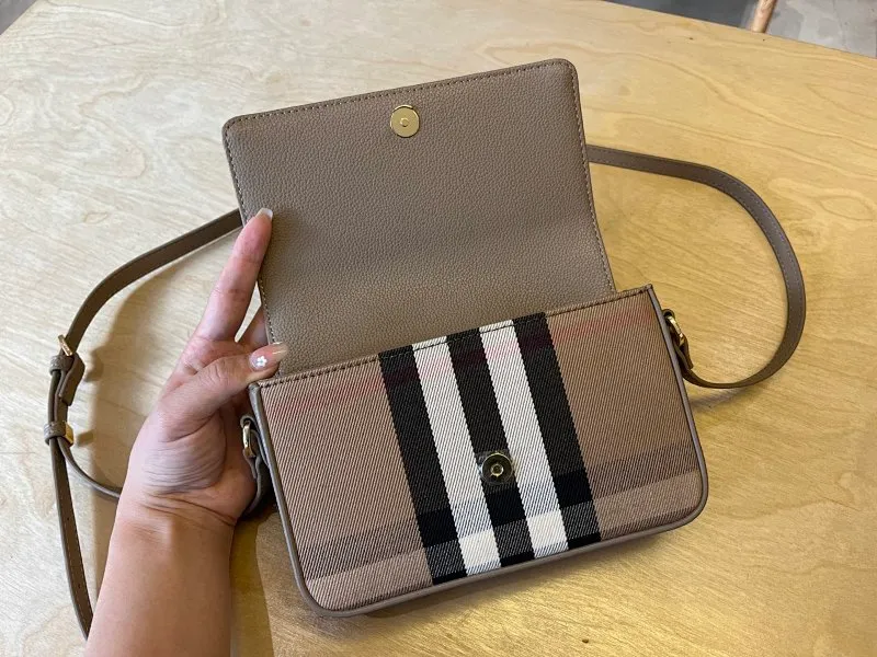 All categories Burberry women's bags (Burberry) Burberry 6606