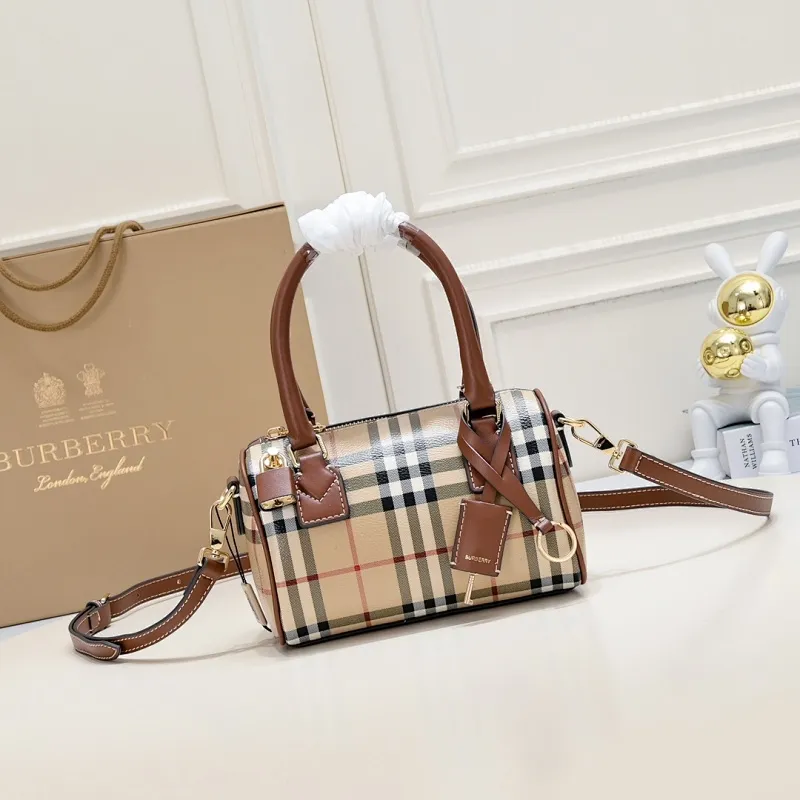 All categories Burberry women's bags (Burberry) Burberry 8372