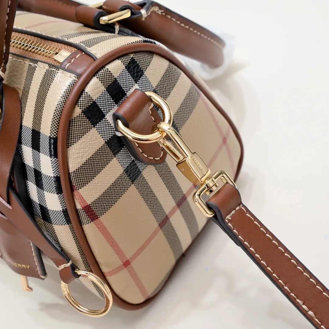 All categories Burberry women's bags (Burberry) Burberry 8372