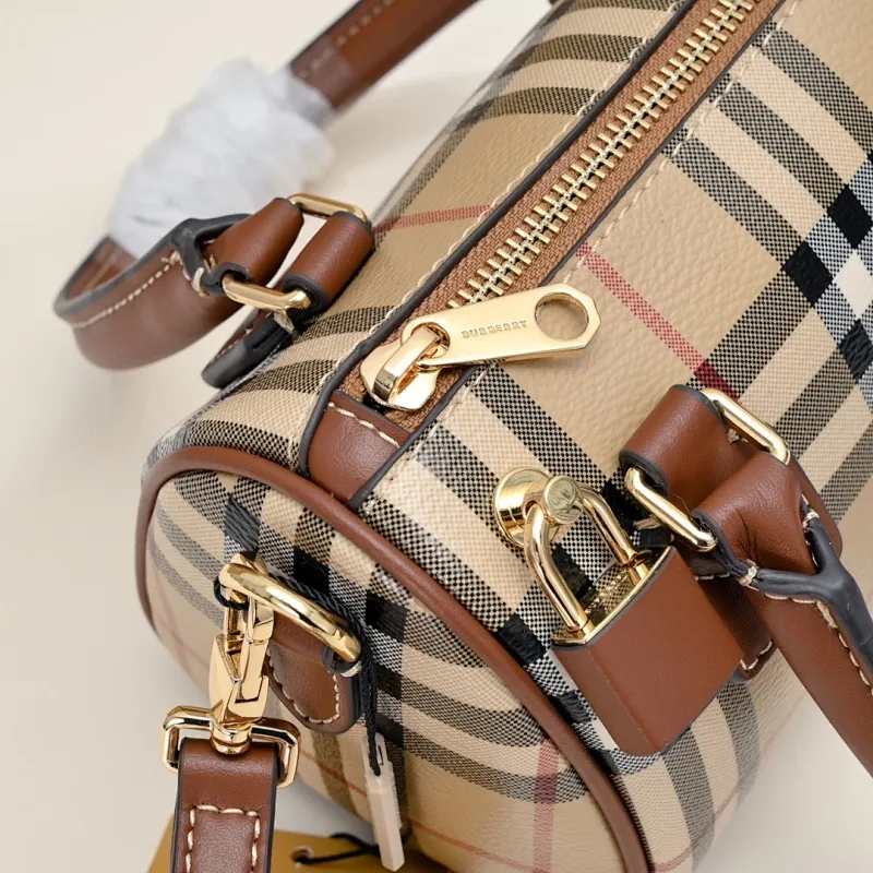 All categories Burberry women's bags (Burberry) Burberry 8372