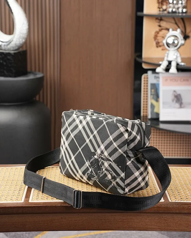 All categories Burberry women's bags (Burberry) Burberry 8385