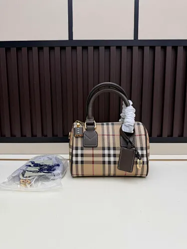 All categories Burberry women's bags (Burberry) Burberry 185