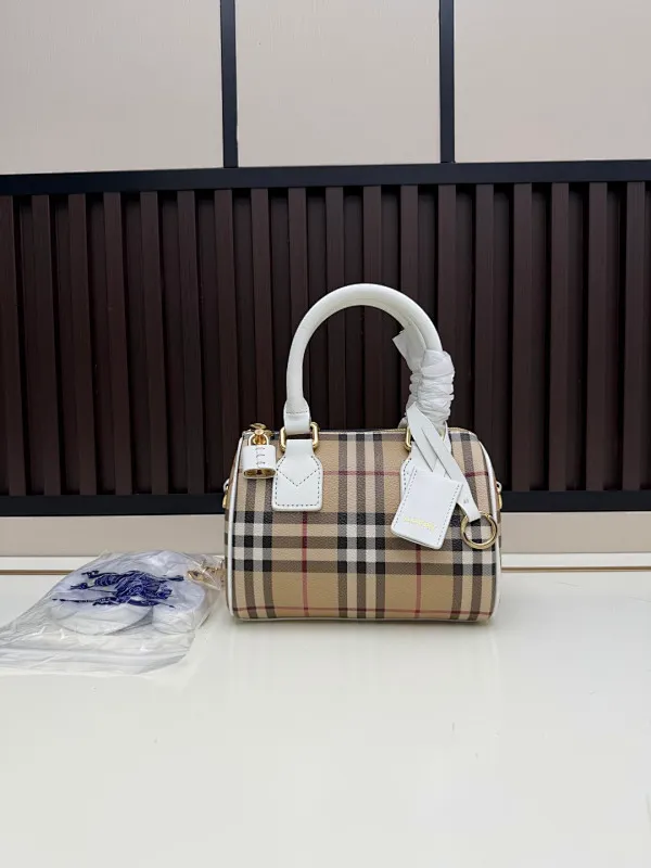 All categories Burberry women's bags (Burberry) Burberry 185