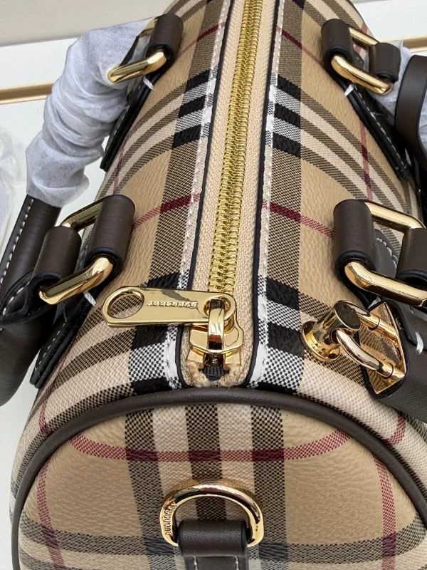 All categories Burberry women's bags (Burberry) Burberry 185