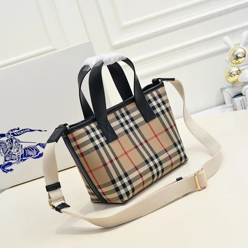 All categories Burberry women's bags (Burberry) Burberry 8381