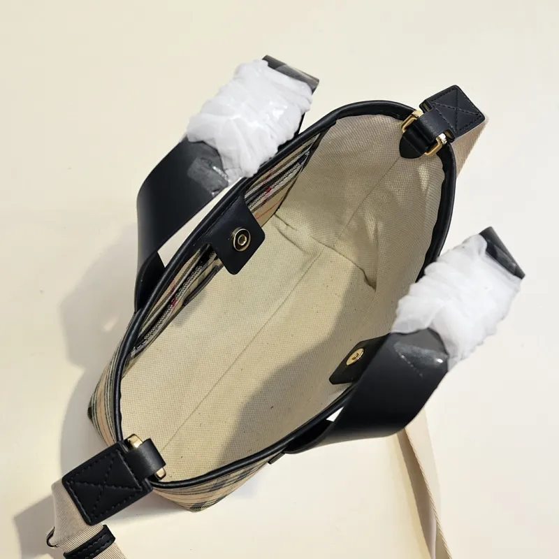 All categories Burberry women's bags (Burberry) Burberry 8381