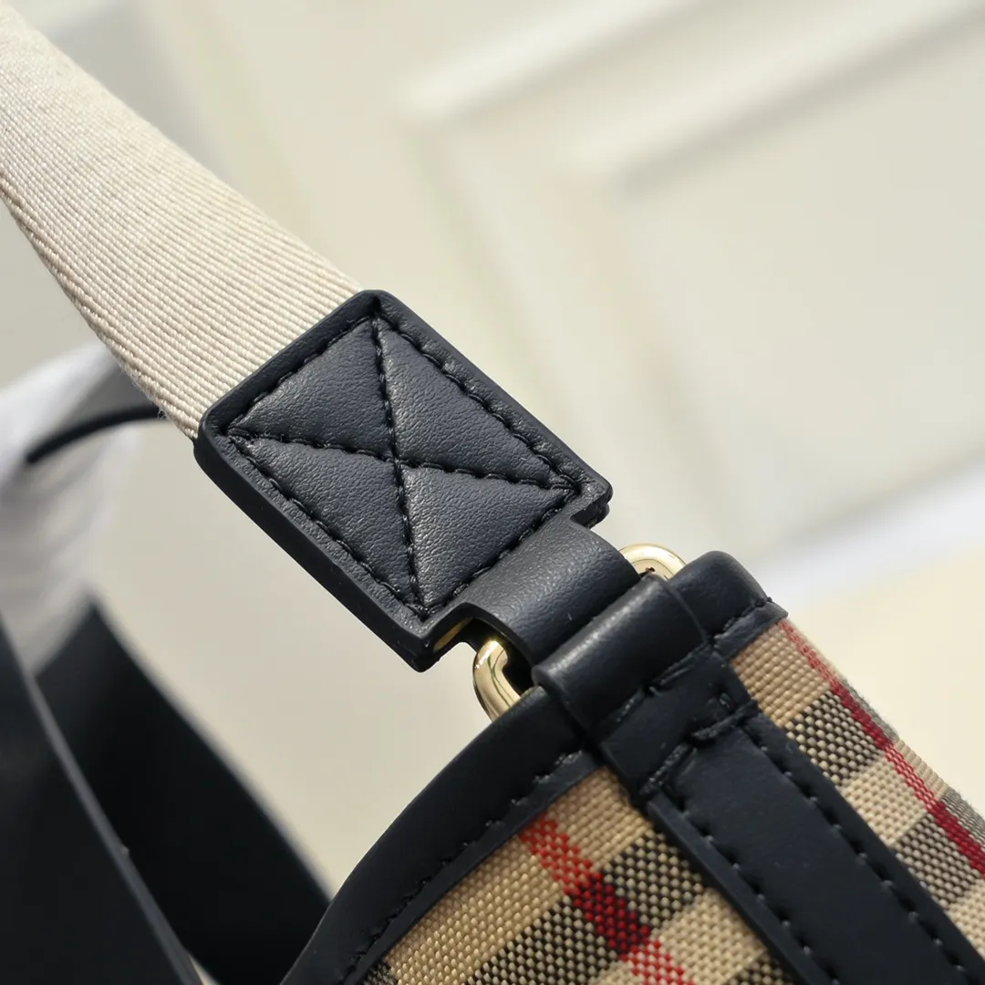 All categories Burberry women's bags (Burberry) Burberry 8381