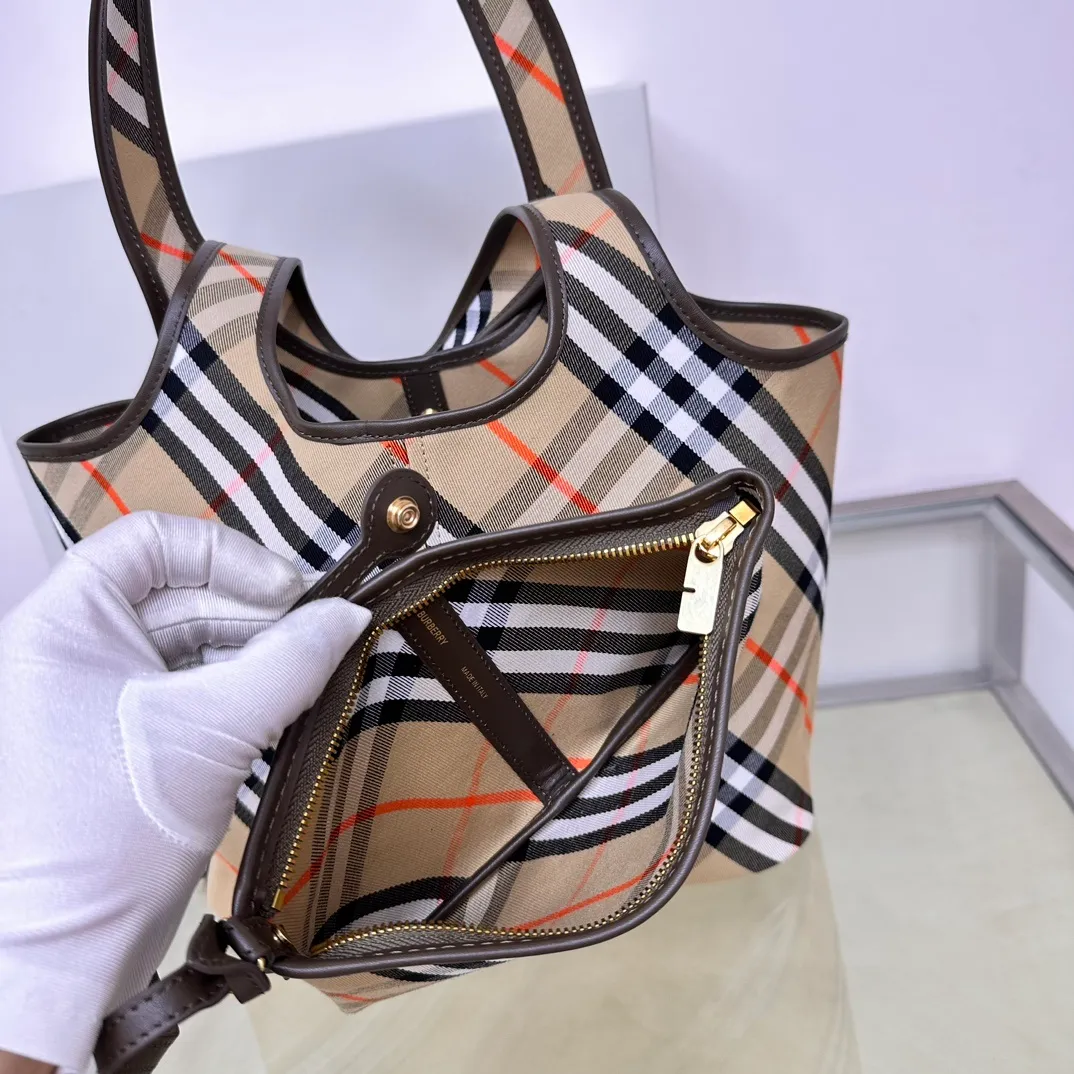 All categories Burberry women's bags (Burberry) Burberry original order 6861