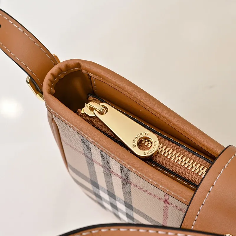 All categories Burberry women's bags (Burberry) Burberry 2424