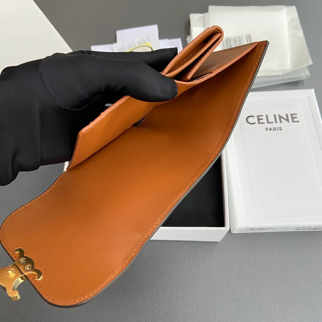 [Extra-grade pure steel hardware original leather] ¥700 TRIOMPHE glossy sheepskin wallet/2024 Xiaosai 5 card slots 1 folding coin bag with snap button 1 flat pocket 1 banknote bag No.: 10D782CQH.04LU783 783 brown full leather (sheepskin) Size: w10.5×9×3cm.