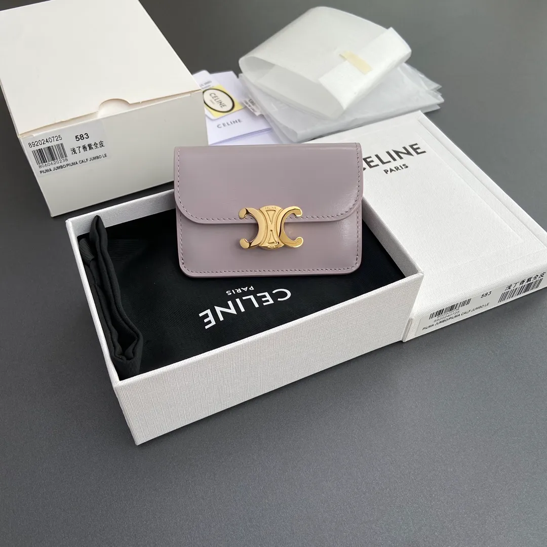 [Extra-grade pure steel hardware original leather] ¥560 TRIOMPHE glossy cow leather flip card holder/2024 Xiaosai Snap button closure 1 main compartment 2 inner card slots 1 inner flat pocket 1 outer flat pocket Number: 10I 582 CPJ.04LU 583 light lilac purple full leather Size: w10×h7.5×d2cm