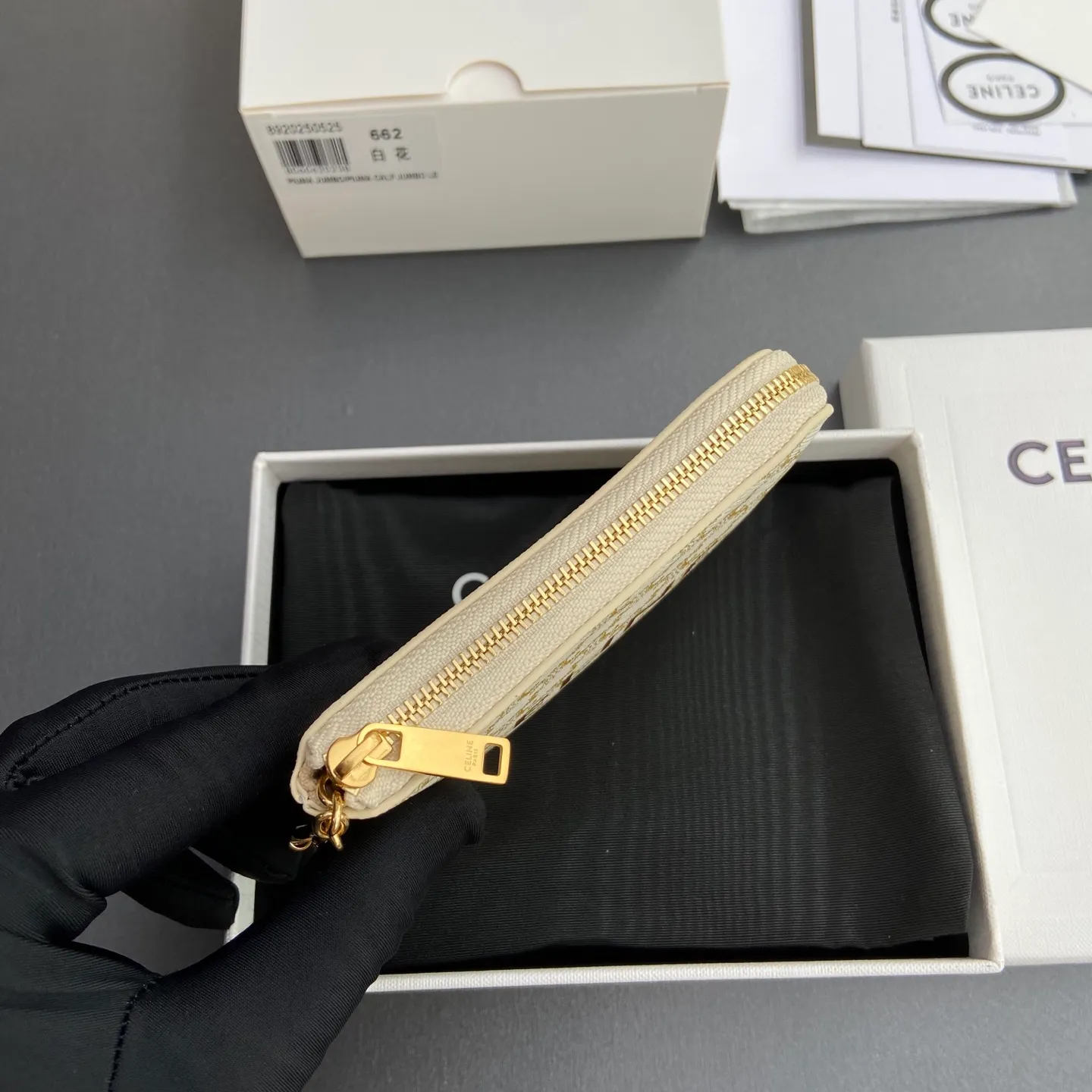 [Special grade imported original leather] ¥460 TRIOMPHE logo printing with hook buckle coin card holder Lining: fabric Gold metal parts Zipper lock 1 screw keychain Number: 10C 662 BTA.38NO663 662 White presbyopia Size: w13×h9.5cm