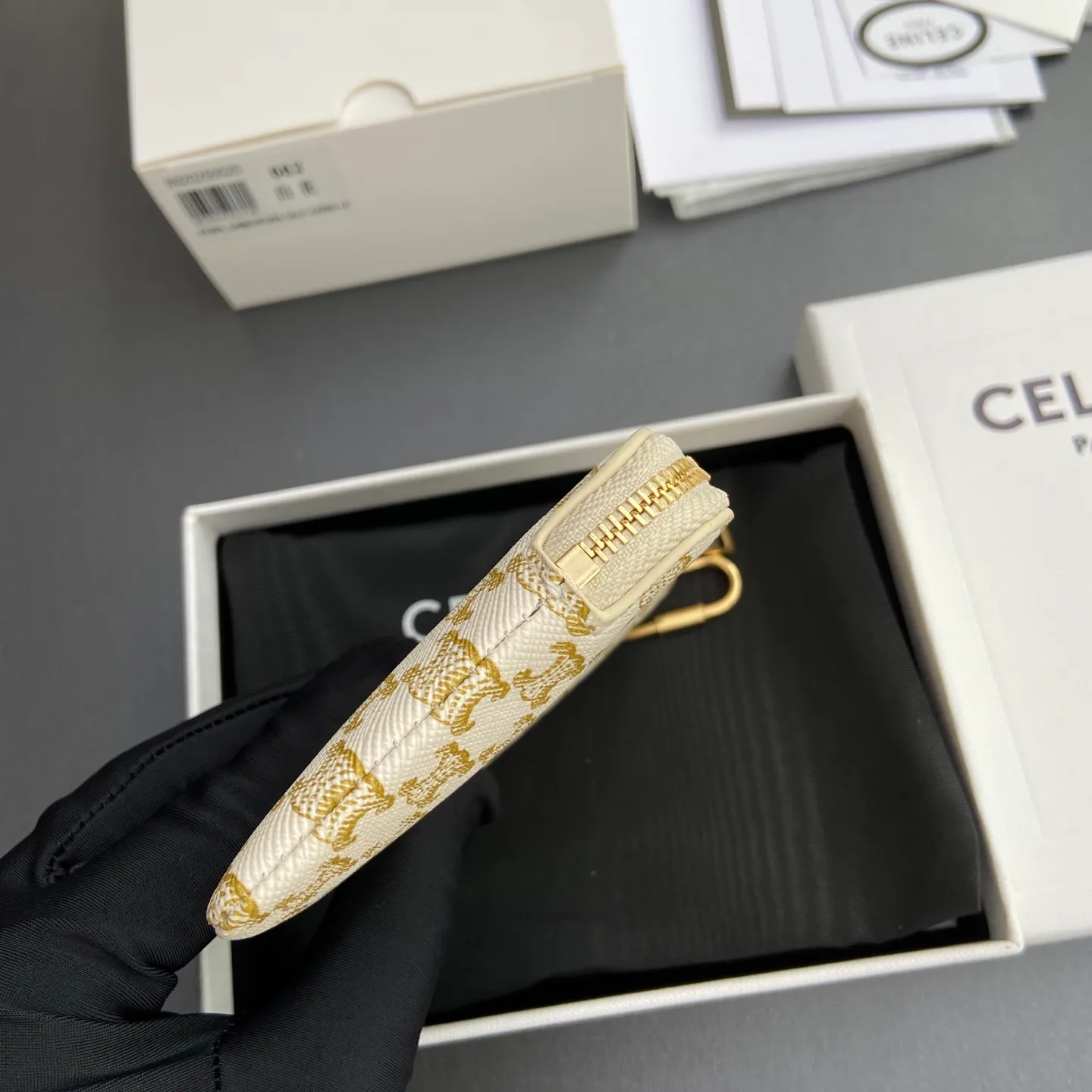 [Special grade imported original leather] ¥460 TRIOMPHE logo printing with hook buckle coin card holder Lining: fabric Gold metal parts Zipper lock 1 screw keychain Number: 10C 662 BTA.38NO663 662 White presbyopia Size: w13×h9.5cm