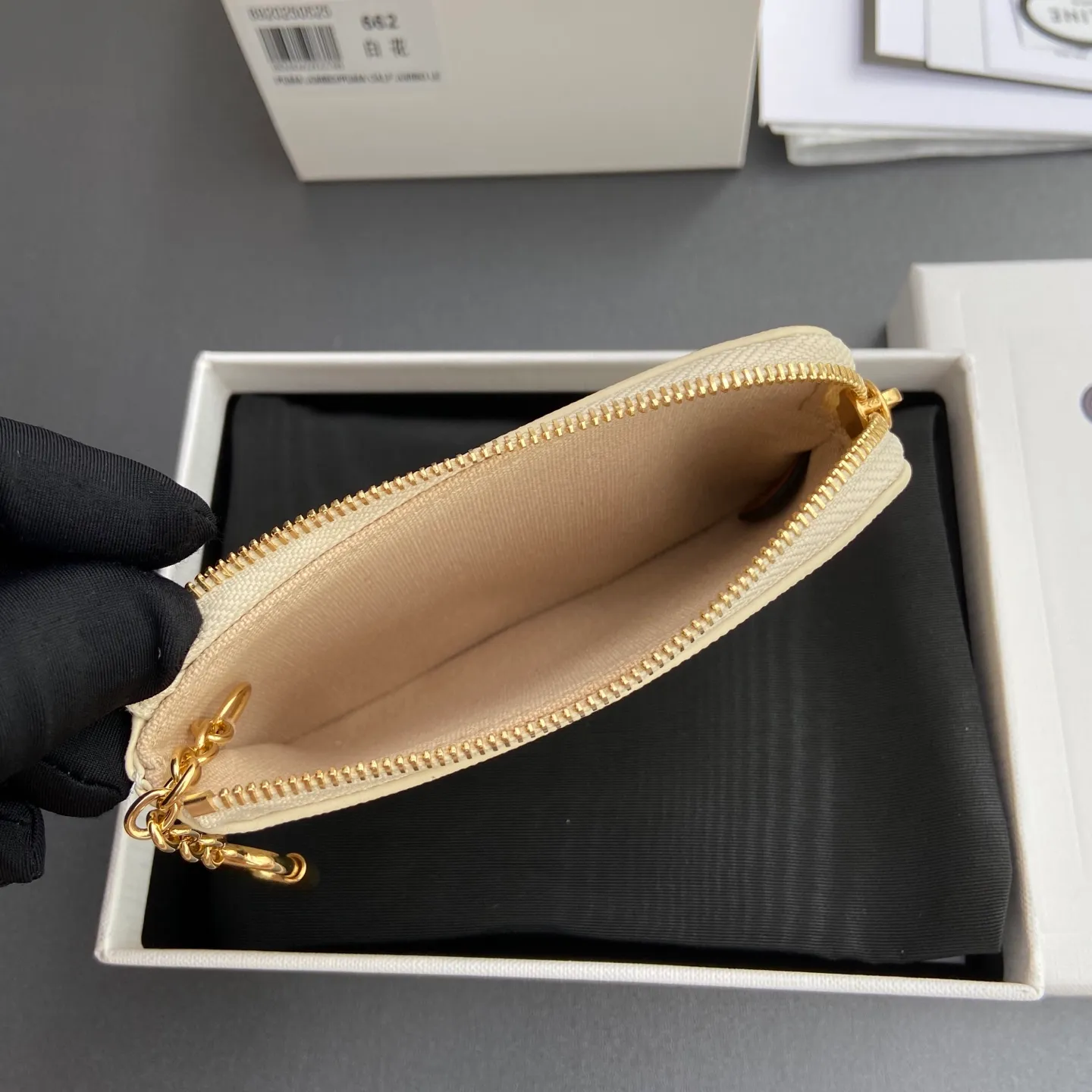 [Special grade imported original leather] ¥460 TRIOMPHE logo printing with hook buckle coin card holder Lining: fabric Gold metal parts Zipper lock 1 screw keychain Number: 10C 662 BTA.38NO663 662 White presbyopia Size: w13×h9.5cm