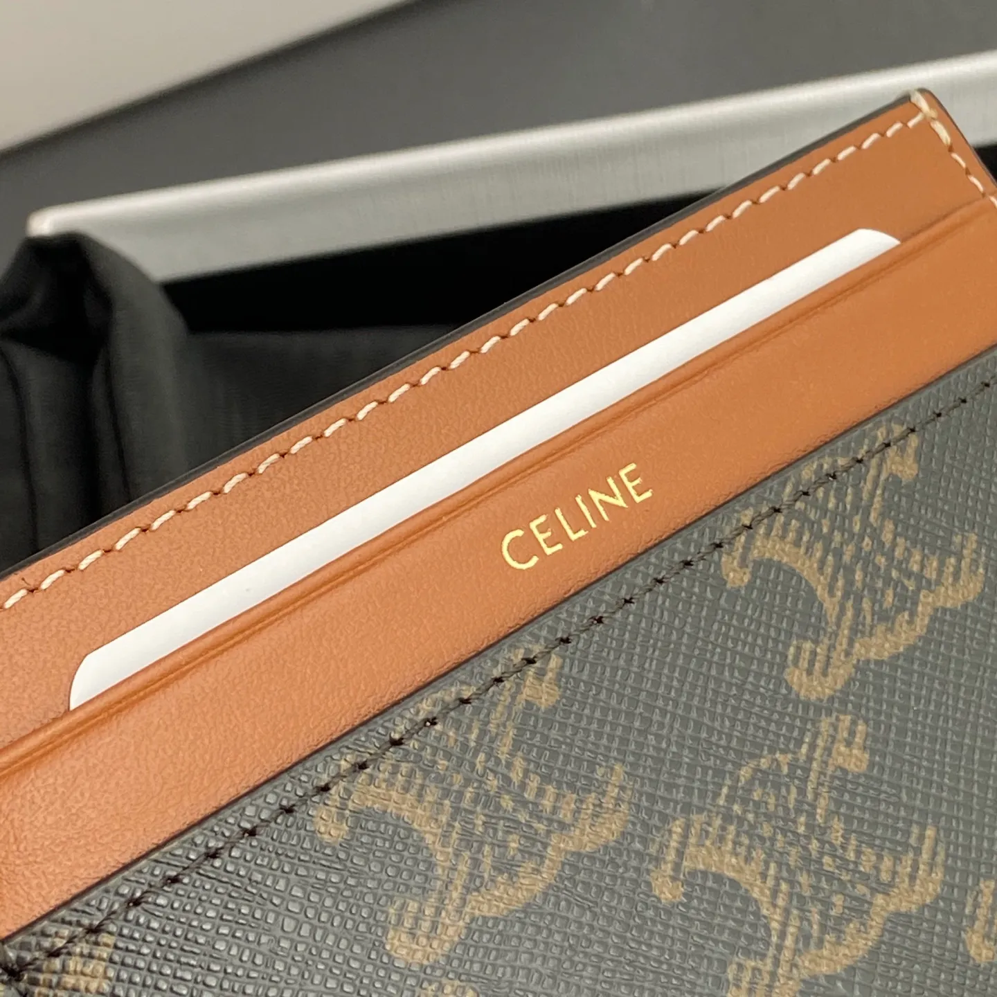 [Extra-grade pure steel hardware original leather] ¥290 Medium logo printed card holder Signature printing, cow leather binding, cow leather lining, gold finish, 4 card slots, 1 flat pocket No.: 10P644ERN.04LU 322 322 Yellow brown/Presbyopia Size: w11×7cm