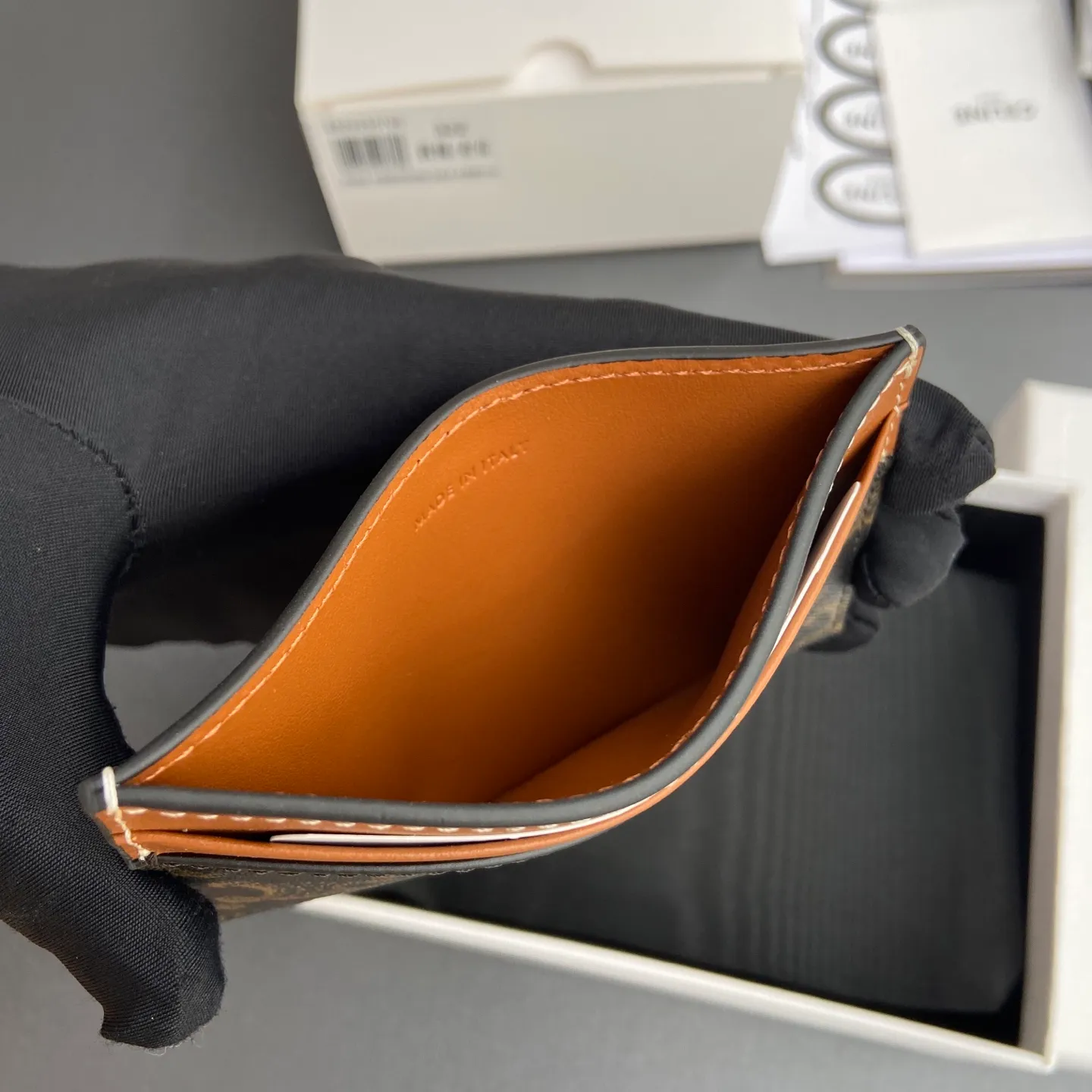 [Extra-grade pure steel hardware original leather] ¥290 Medium logo printed card holder Signature printing, cow leather binding, cow leather lining, gold finish, 4 card slots, 1 flat pocket No.: 10P644ERN.04LU 322 322 Yellow brown/Presbyopia Size: w11×7cm