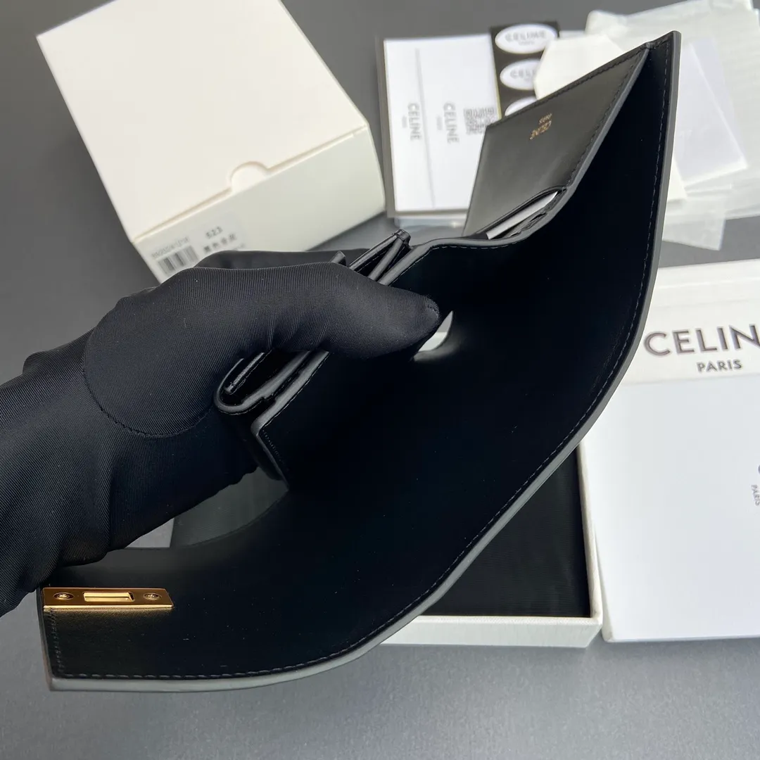 [Extra-grade pure steel hardware original leather] ¥800 TRIOMPHE glossy cow leather wallet cow leather cow leather lining rotating lock closure 5 card slots 1 folding coin bag with snap button 1 flat pocket 1 banknote bag No.: 10M523GCG.04LU 523 523 Black full leather Size: w10.5×9×3cm.