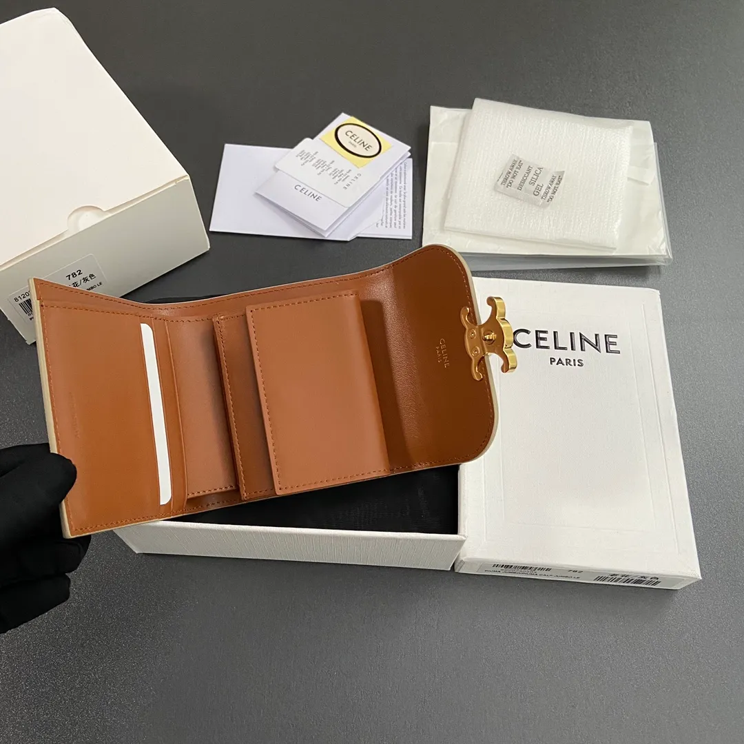 [Extra-grade pure steel hardware original leather] ¥660 TRIOMPHE logo printed short wallet/2024 Xiaosai 5 card slots 1 folding coin bag with snap buckle 1 flat pocket 1 banknote bag No.: 10D782CQH.04LU783 782 gray/presbyopia Size: w10.5×9×3cm.