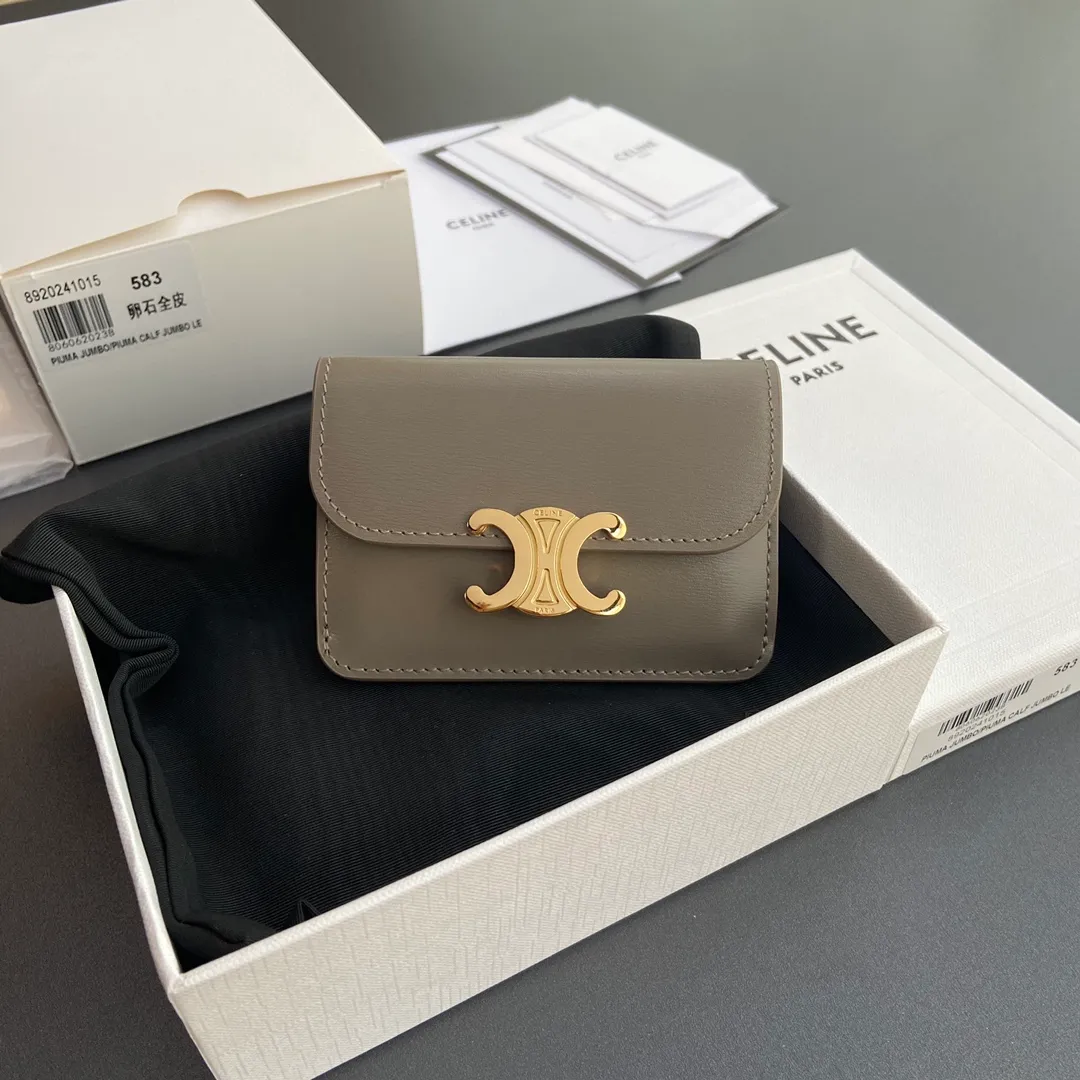 [Extra-grade pure steel hardware original leather] ¥560 TRIOMPHE glossy cow leather flip card holder/2024 Xiaosai Snap button closure 1 main compartment 2 inner card slots 1 inner flat pocket 1 outer flat pocket Number: 10I 582 CPJ.04LU 583 pebble color full leather Size: w10×h7.5×d2cm