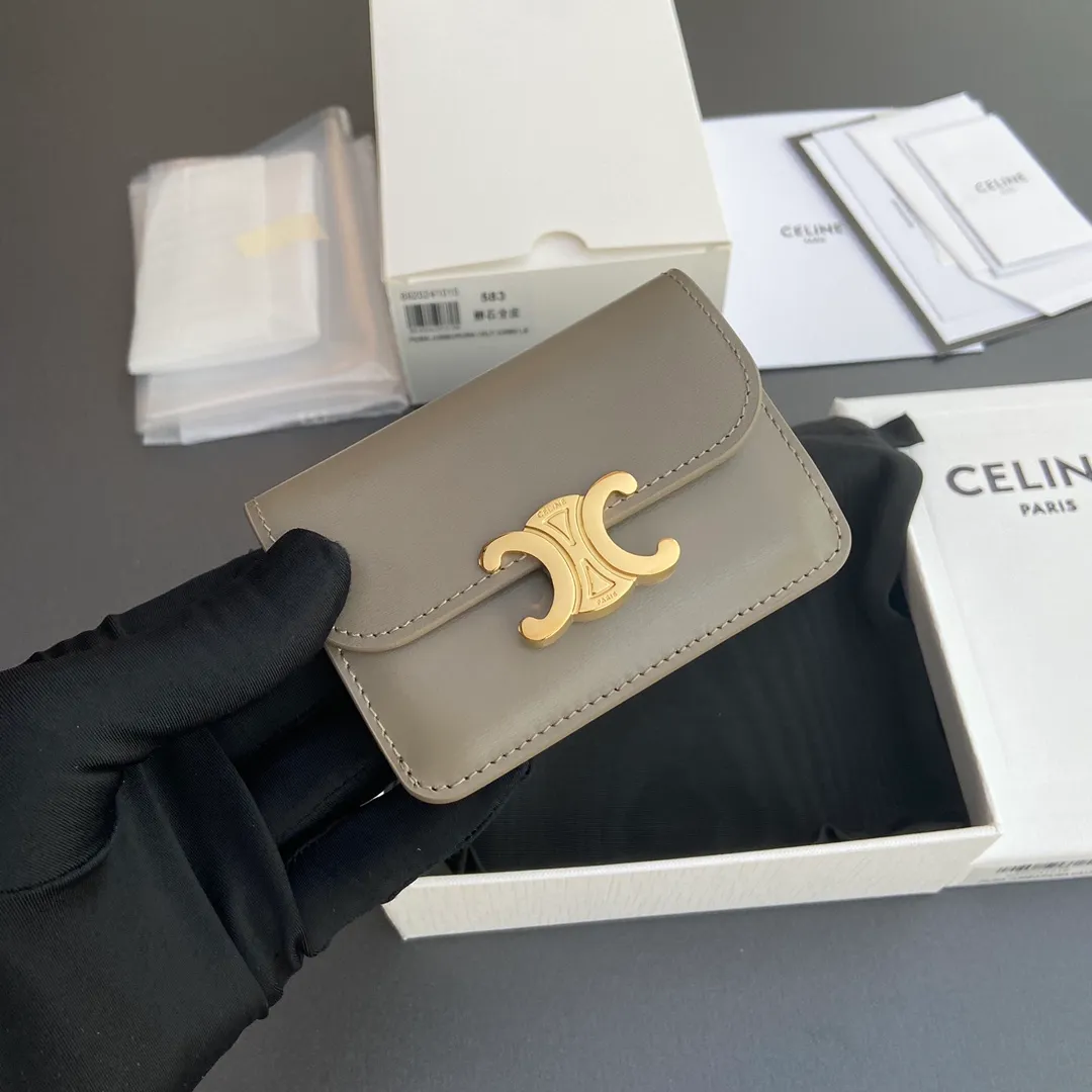 [Extra-grade pure steel hardware original leather] ¥560 TRIOMPHE glossy cow leather flip card holder/2024 Xiaosai Snap button closure 1 main compartment 2 inner card slots 1 inner flat pocket 1 outer flat pocket Number: 10I 582 CPJ.04LU 583 pebble color full leather Size: w10×h7.5×d2cm