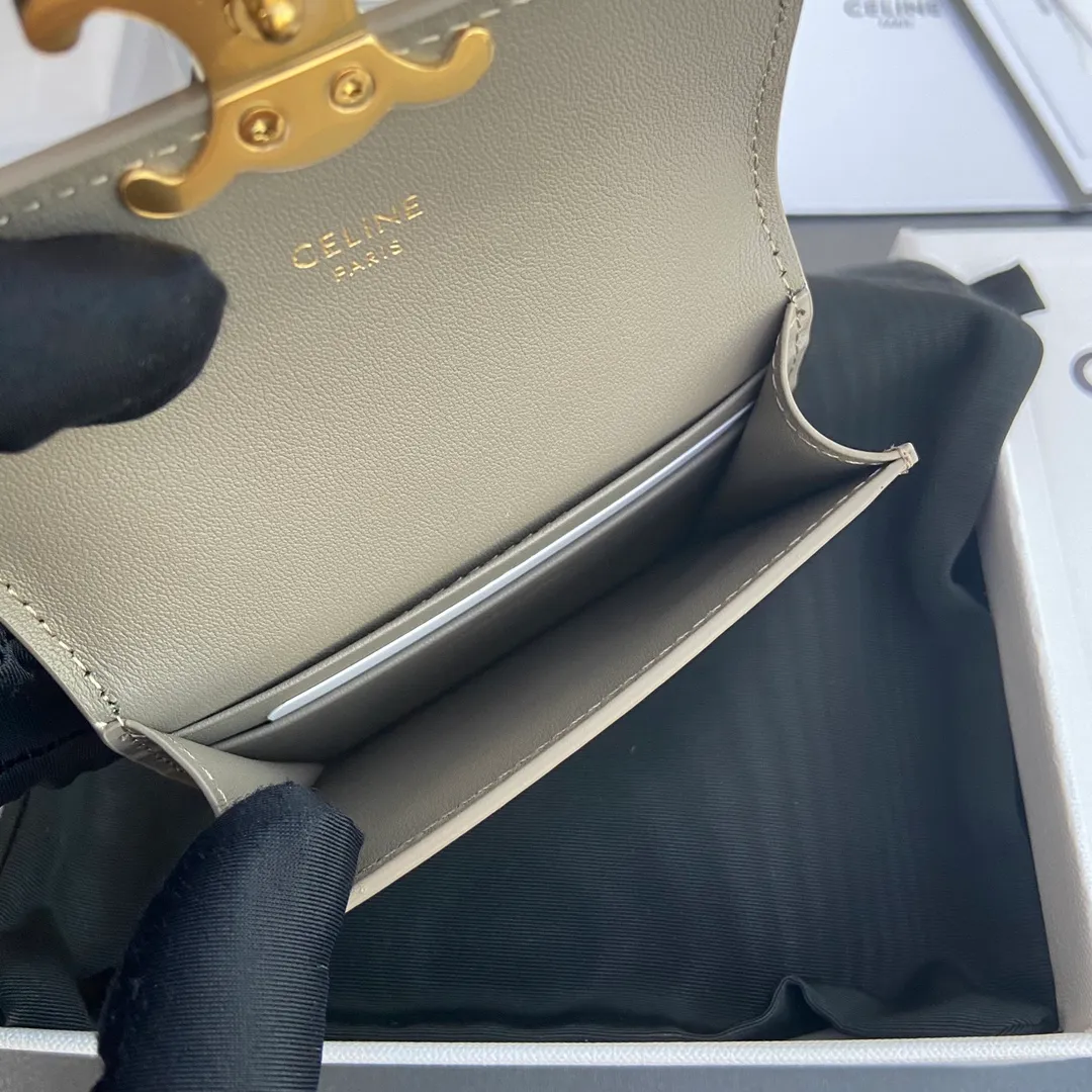[Extra-grade pure steel hardware original leather] ¥560 TRIOMPHE glossy cow leather flip card holder/2024 Xiaosai Snap button closure 1 main compartment 2 inner card slots 1 inner flat pocket 1 outer flat pocket Number: 10I 582 CPJ.04LU 583 pebble color full leather Size: w10×h7.5×d2cm