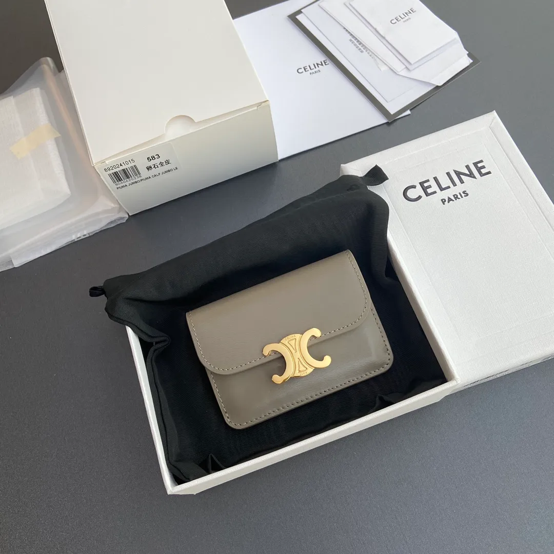 [Extra-grade pure steel hardware original leather] ¥560 TRIOMPHE glossy cow leather flip card holder/2024 Xiaosai Snap button closure 1 main compartment 2 inner card slots 1 inner flat pocket 1 outer flat pocket Number: 10I 582 CPJ.04LU 583 pebble color full leather Size: w10×h7.5×d2cm
