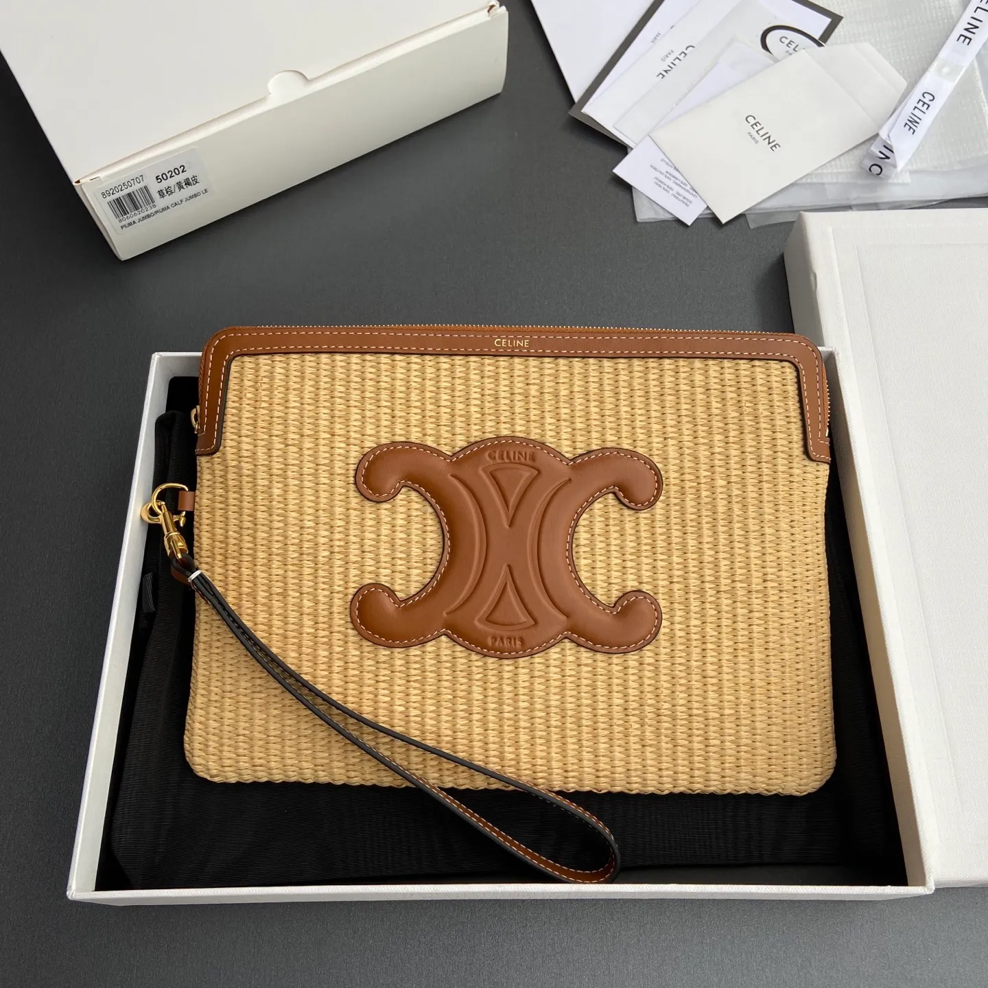 [Extra-grade pure steel hardware original leather] ¥740 TRIOMPHE signature printed clutch / 1 zipper compartment Detachable wrist strap, about 20 cm in length Iconic print, cow leather edge Fabric lining, gold hot stamping No.: 10J502FES.04LU 502 50202 Grass brown/tan leather Size: w25×h17.5×d1cm