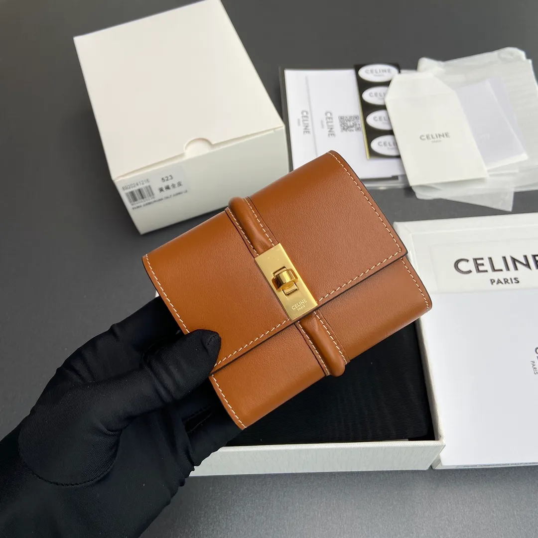 [Extra-grade pure steel hardware original leather] ¥800 TRIOMPHE shiny cow leather wallet cow leather cow leather lining rotating lock closure 5 card slots 1 folding coin bag with snap button 1 flat pocket 1 banknote bag No.: 10M523GCG.04LU 523 523 Tan full leather Size: w10.5×9×3cm.