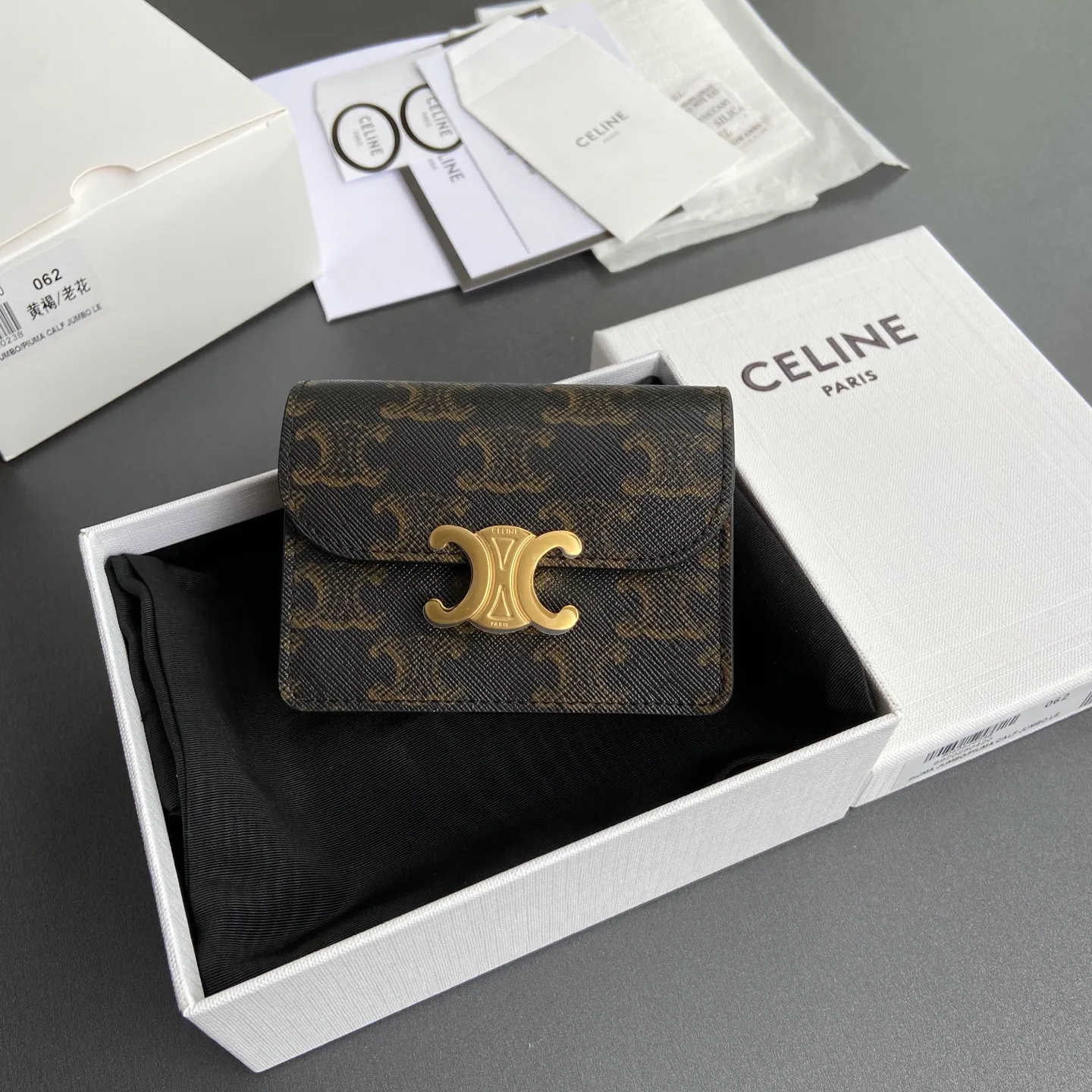 [Extra-grade pure steel hardware original leather] ¥640 TRIOMPHE logo printed cow leather business card bag/new model Lining: cow leather/fabric gold finish TRIOMPHE metal snap closure 2 gusseted compartments 1 flat pocket 3 card slots No.: 10N 062 FOZ.24VR 063 062 Tan/Presbyopia Size: w10.5×h8.5×d3cm