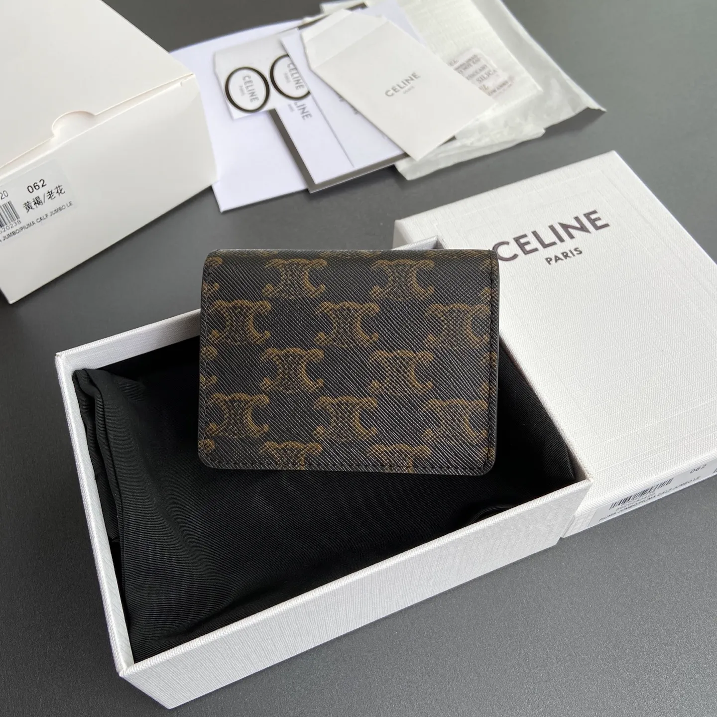 [Extra-grade pure steel hardware original leather] ¥640 TRIOMPHE logo printed cow leather business card bag/new model Lining: cow leather/fabric gold finish TRIOMPHE metal snap closure 2 gusseted compartments 1 flat pocket 3 card slots No.: 10N 062 FOZ.24VR 063 062 Tan/Presbyopia Size: w10.5×h8.5×d3cm