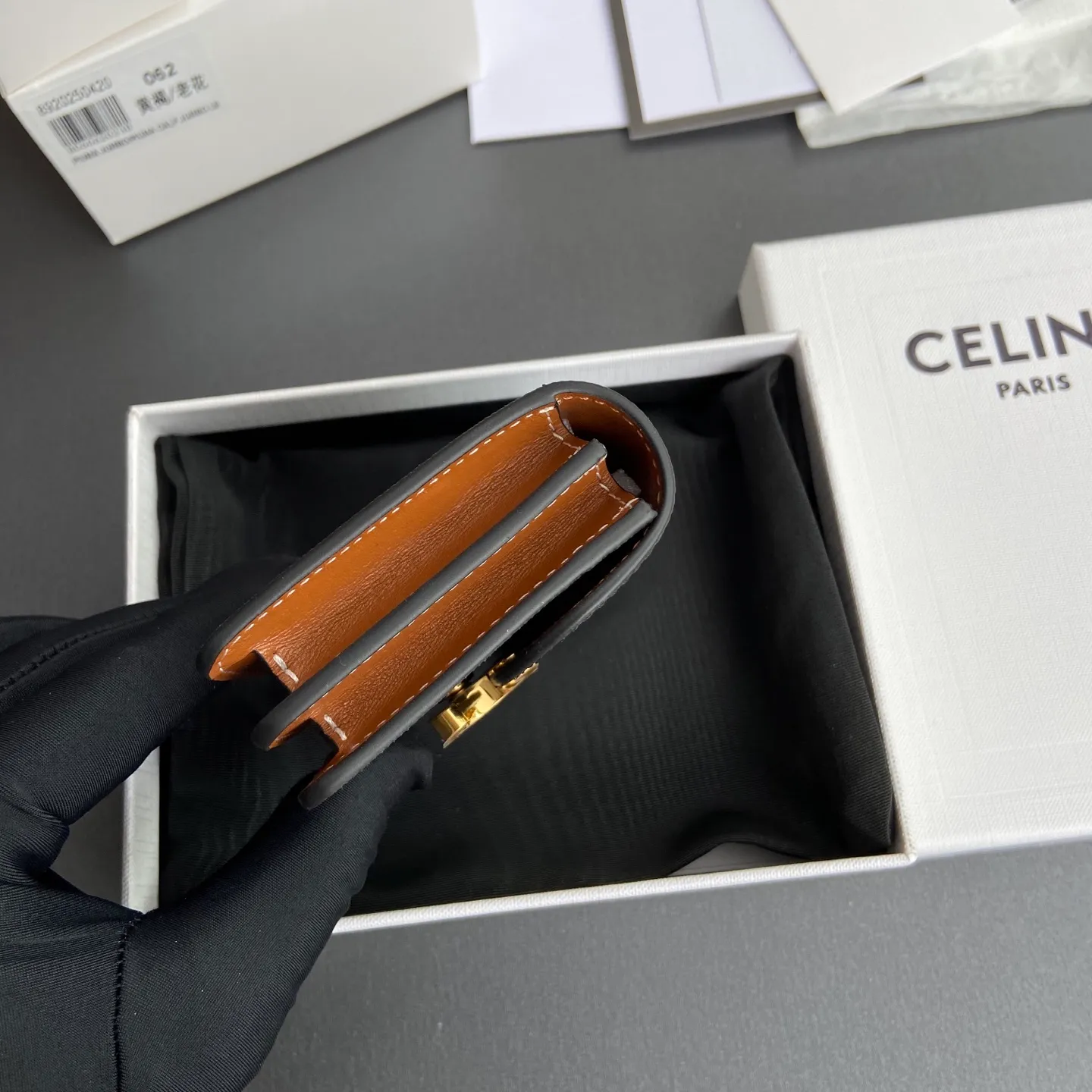 [Extra-grade pure steel hardware original leather] ¥640 TRIOMPHE logo printed cow leather business card bag/new model Lining: cow leather/fabric gold finish TRIOMPHE metal snap closure 2 gusseted compartments 1 flat pocket 3 card slots No.: 10N 062 FOZ.24VR 063 062 Tan/Presbyopia Size: w10.5×h8.5×d3cm