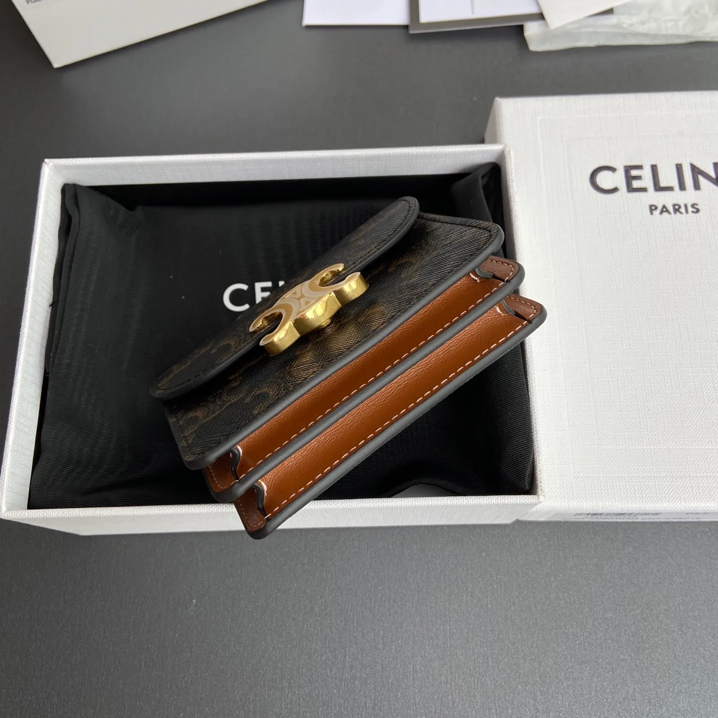 [Extra-grade pure steel hardware original leather] ¥640 TRIOMPHE logo printed cow leather business card bag/new model Lining: cow leather/fabric gold finish TRIOMPHE metal snap closure 2 gusseted compartments 1 flat pocket 3 card slots No.: 10N 062 FOZ.24VR 063 062 Tan/Presbyopia Size: w10.5×h8.5×d3cm