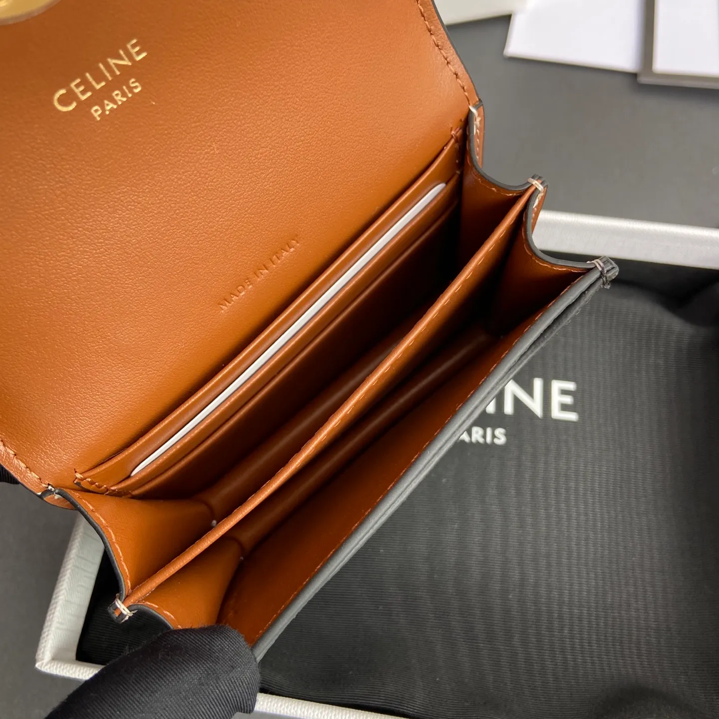 [Extra-grade pure steel hardware original leather] ¥640 TRIOMPHE logo printed cow leather business card bag/new model Lining: cow leather/fabric gold finish TRIOMPHE metal snap closure 2 gusseted compartments 1 flat pocket 3 card slots No.: 10N 062 FOZ.24VR 063 062 Tan/Presbyopia Size: w10.5×h8.5×d3cm