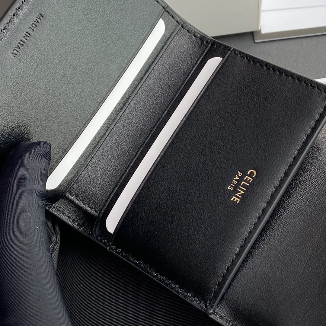 [Extra-grade pure steel hardware original leather] ¥700 TRIOMPHE glossy leather short wallet/2024 Xiaosai 4 card slots 2 patch pockets 1 cash compartment 1 detachable zipper card holder with snaps No.: 10l653DS3.04LU652 65301 Black patent leather Dimensions: w9.5×h7.5×3cm
