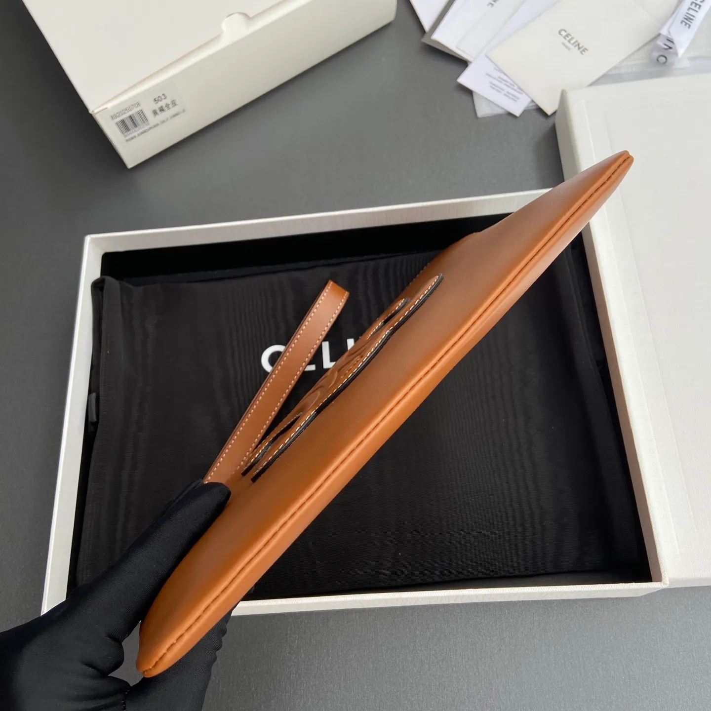 [Extra-grade pure steel hardware original leather] ¥860 TRIOMPHE smooth full leather clutch bag / 1 zipper compartment Detachable wrist strap, about 20 cm in length Lining: cowhide lining Number: 10J502FES.04LU 502 503 Yellow brown full leather Size: w25×h17.5×d1cm