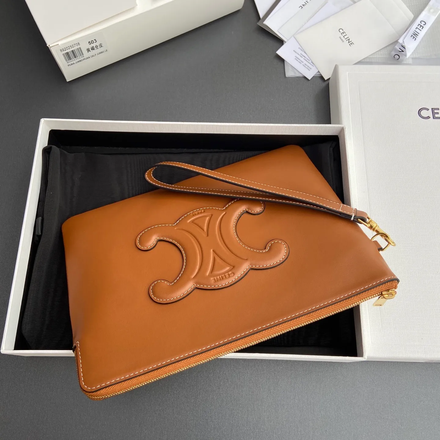 [Extra-grade pure steel hardware original leather] ¥860 TRIOMPHE smooth full leather clutch bag / 1 zipper compartment Detachable wrist strap, about 20 cm in length Lining: cowhide lining Number: 10J502FES.04LU 502 503 Yellow brown full leather Size: w25×h17.5×d1cm