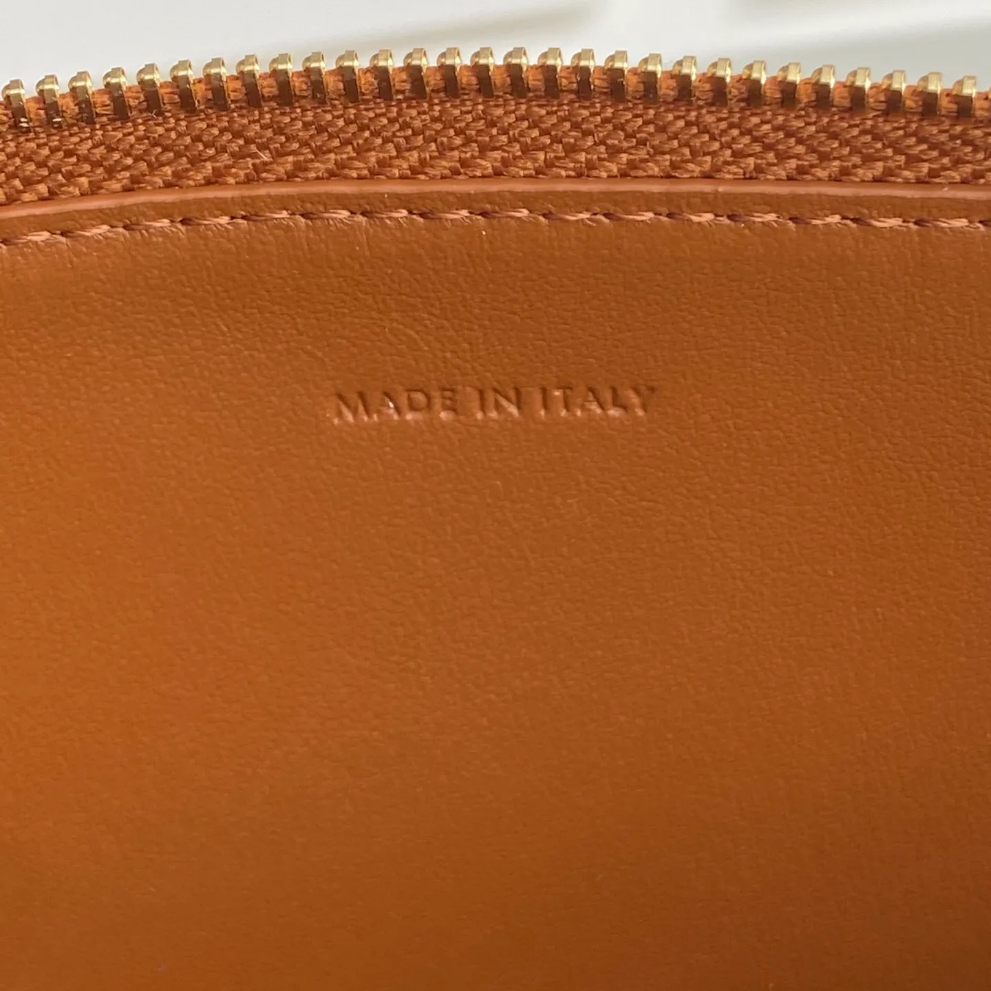[Extra-grade pure steel hardware original leather] ¥860 TRIOMPHE smooth full leather clutch bag / 1 zipper compartment Detachable wrist strap, about 20 cm in length Lining: cowhide lining Number: 10J502FES.04LU 502 503 Yellow brown full leather Size: w25×h17.5×d1cm