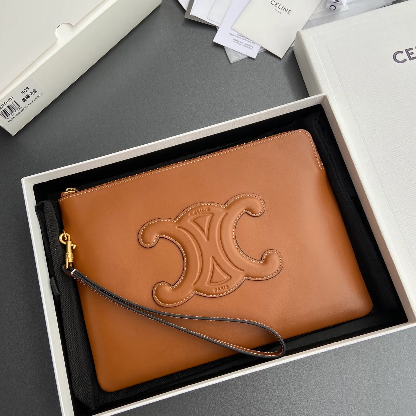 [Extra-grade pure steel hardware original leather] ¥860 TRIOMPHE smooth full leather clutch bag / 1 zipper compartment Detachable wrist strap, about 20 cm in length Lining: cowhide lining Number: 10J502FES.04LU 502 503 Yellow brown full leather Size: w25×h17.5×d1cm