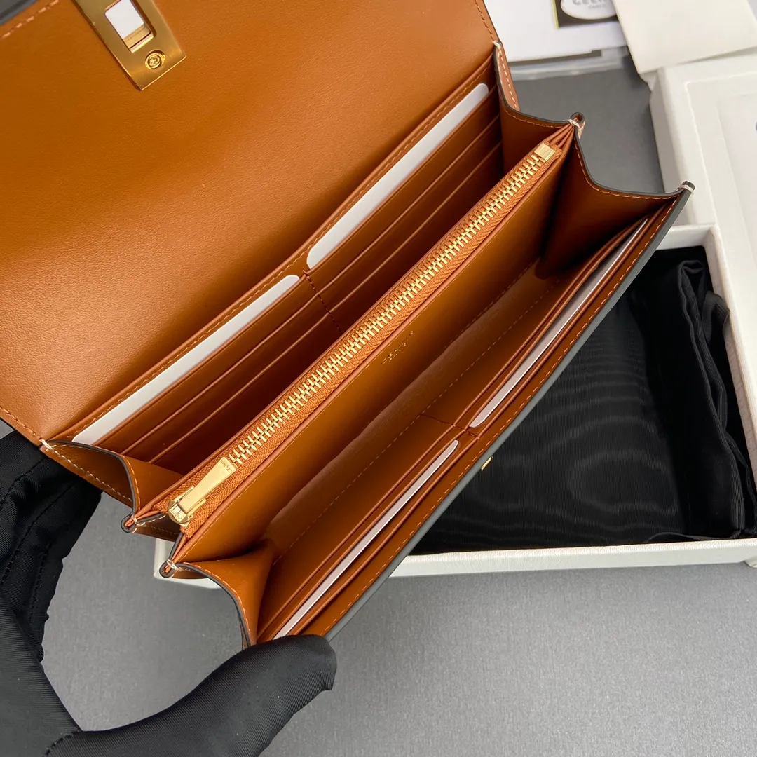 [Extra-grade pure steel hardware original leather] ¥840 TRIOMPHE16 glossy cow leather wallet cow leather cow leather lining/fabric gold finish rotating lock closure 1 zipper coin pocket 12 card slots 1 banknote pocket 2 gusseted compartments No.: 10M033CQ7.04LU033 033 Yellow brown full leather Size:w10.2×h7.5×d2.5cm